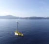 Windkraftanlage flotierend auf dem Wasser